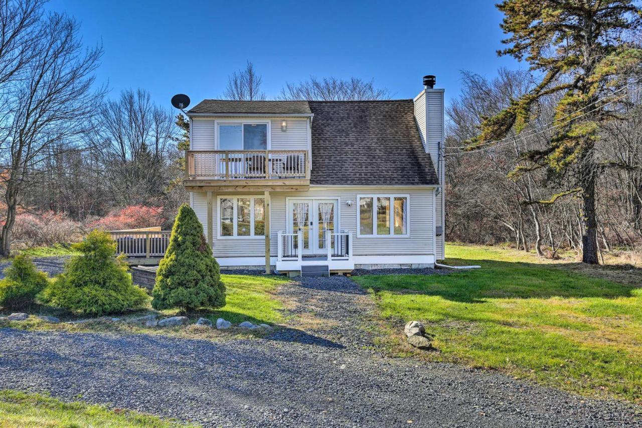Peaceful Poconos Home With Lake And Pool Access! Long Pond Bagian luar foto