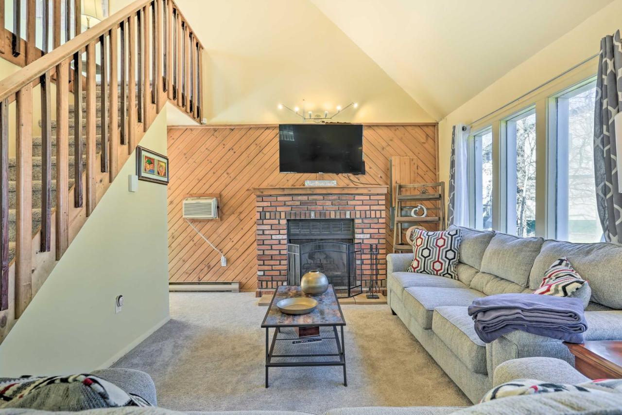 Peaceful Poconos Home With Lake And Pool Access! Long Pond Bagian luar foto