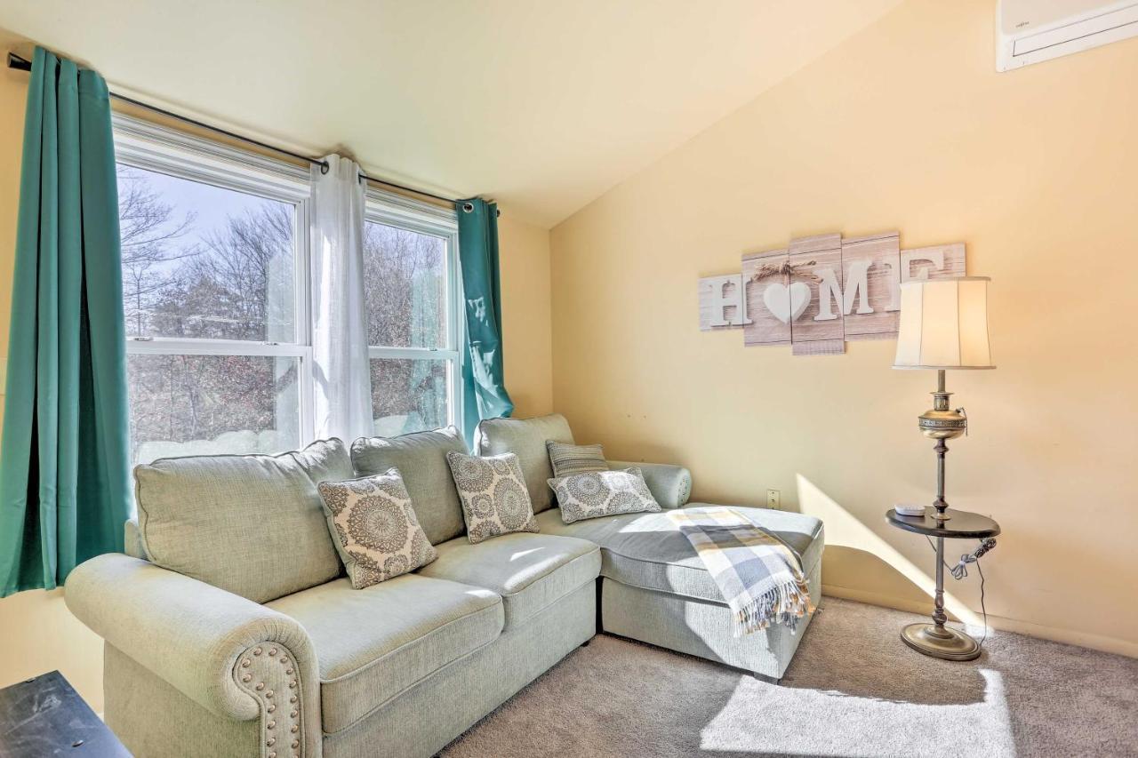 Peaceful Poconos Home With Lake And Pool Access! Long Pond Bagian luar foto