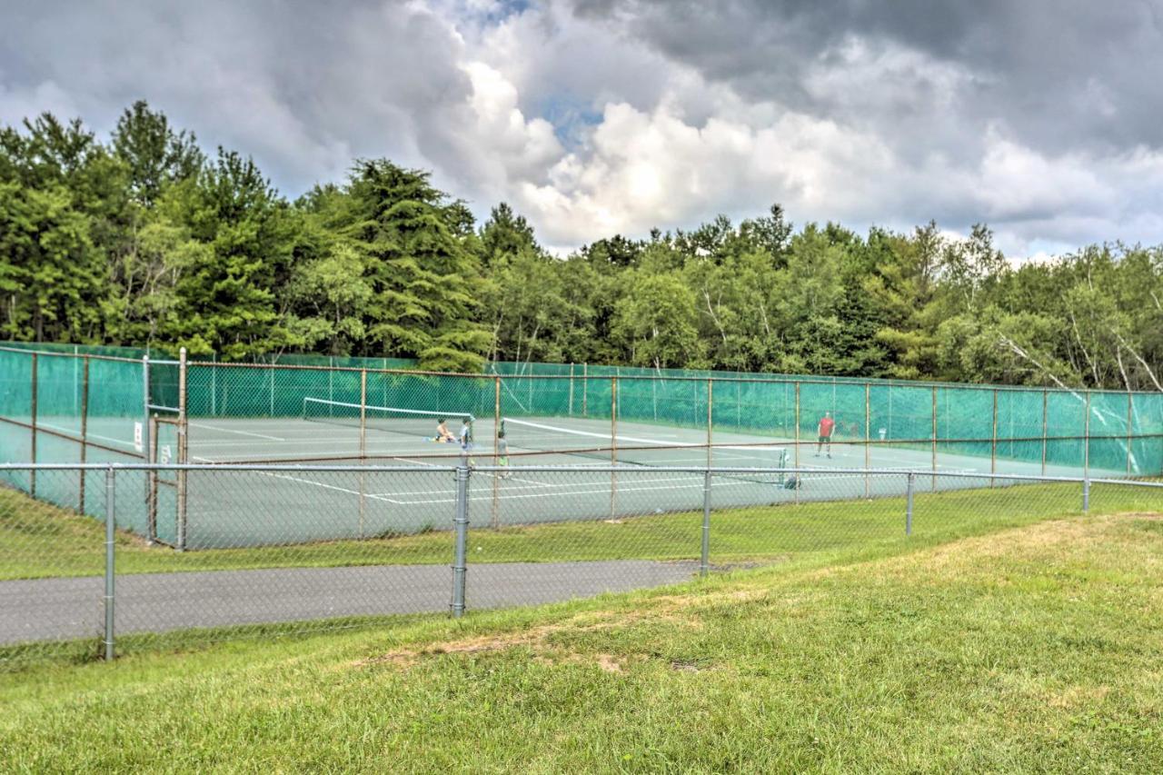 Peaceful Poconos Home With Lake And Pool Access! Long Pond Bagian luar foto