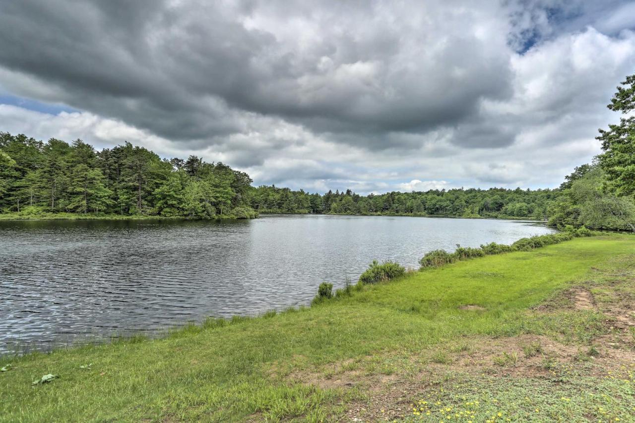 Peaceful Poconos Home With Lake And Pool Access! Long Pond Bagian luar foto